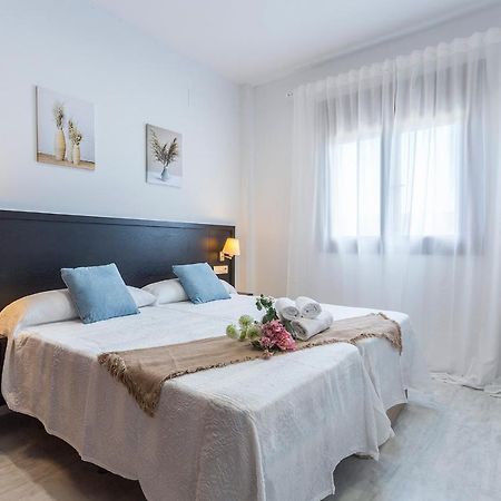 Acceso Sevilla Piscina Moderno Parking Gratis 볼무요스 외부 사진