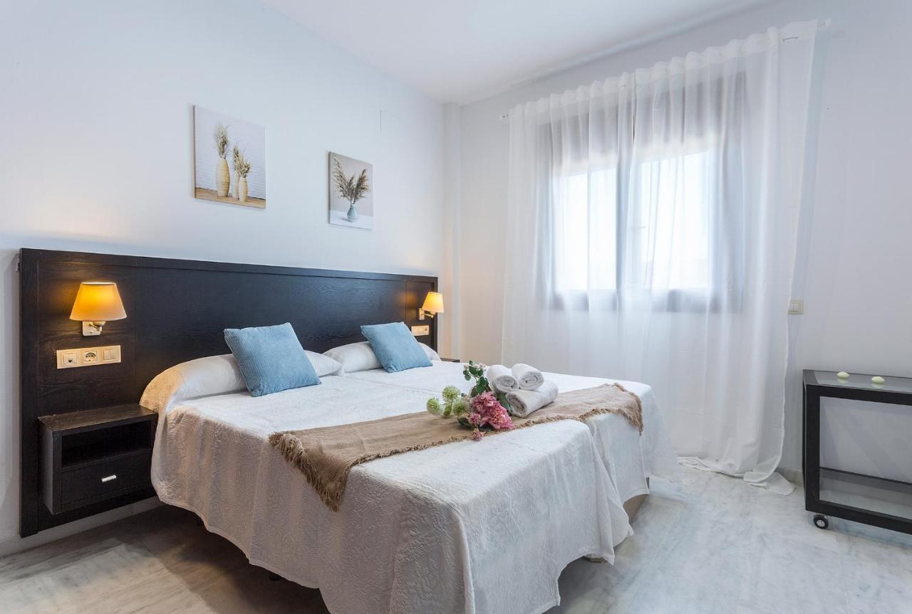 Acceso Sevilla Piscina Moderno Parking Gratis 볼무요스 외부 사진