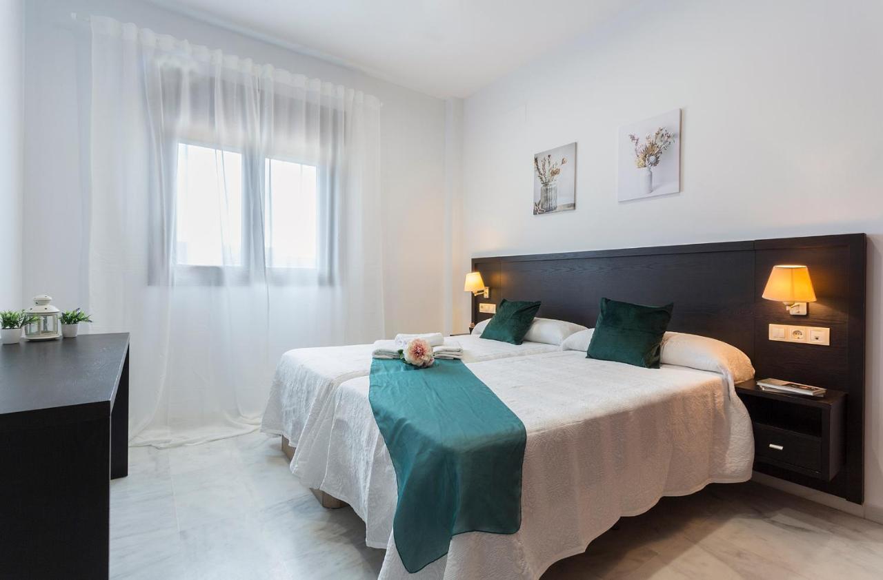 Acceso Sevilla Piscina Moderno Parking Gratis 볼무요스 외부 사진