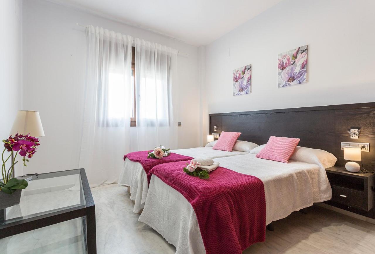 Acceso Sevilla Piscina Moderno Parking Gratis 볼무요스 외부 사진