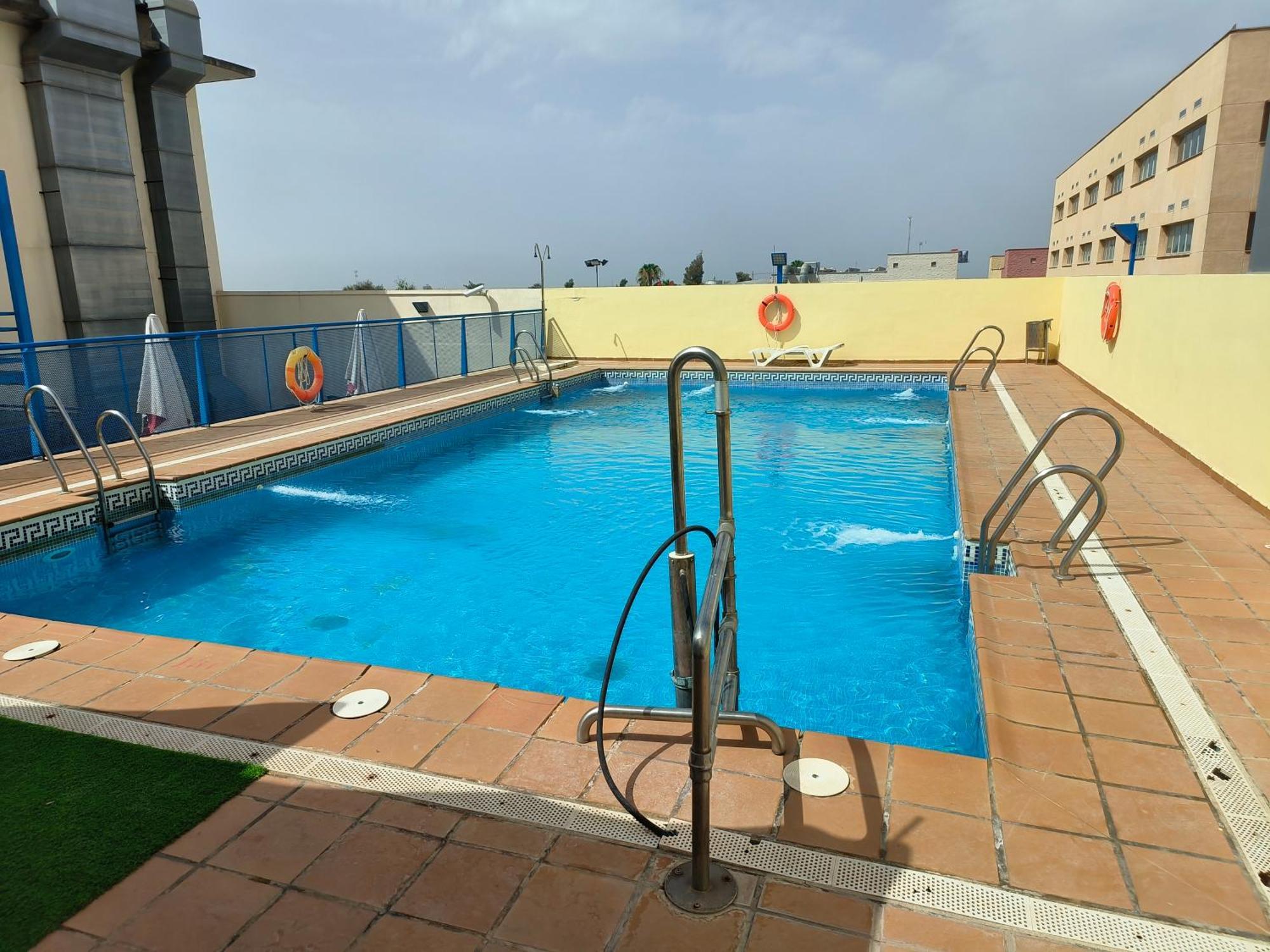 Acceso Sevilla Piscina Moderno Parking Gratis 볼무요스 외부 사진
