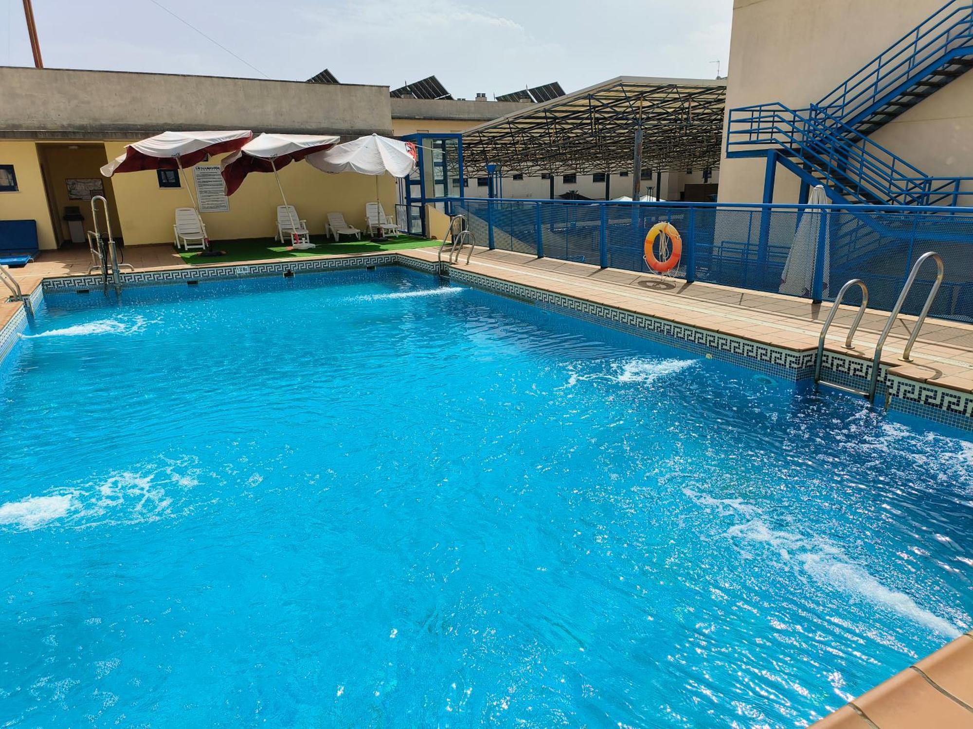 Acceso Sevilla Piscina Moderno Parking Gratis 볼무요스 외부 사진